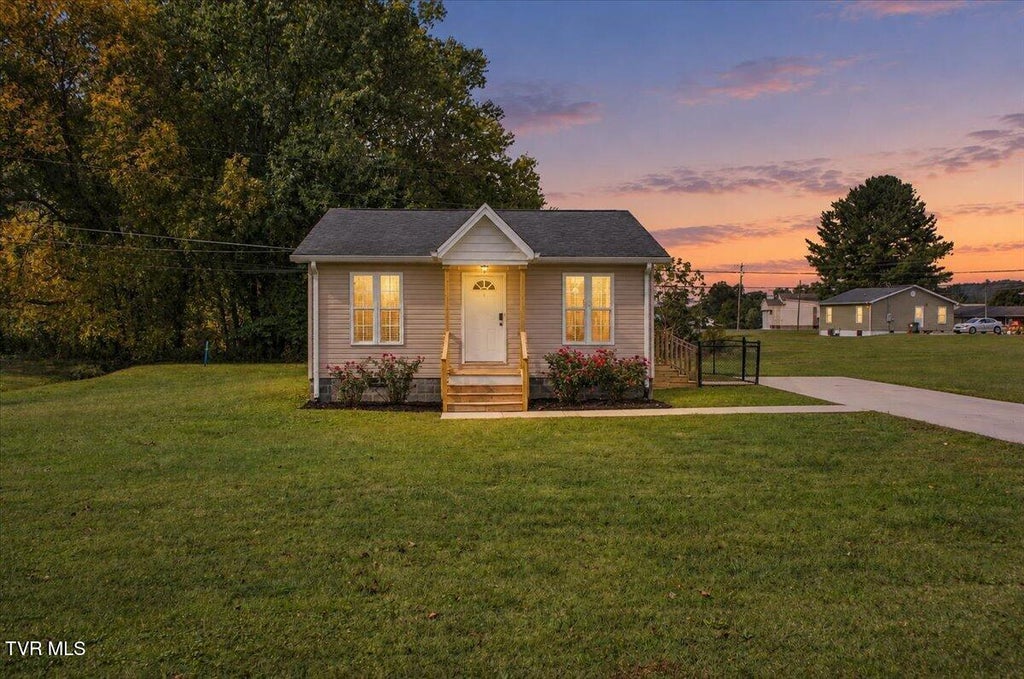 Photo of 110 Muncey Lane, Elizabethton, TN 37643 (MLS # 10002153)