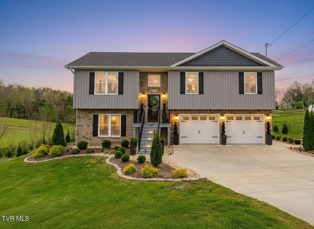 Photo of 957 Mitchell Road, Kingsport, TN 37663 (MLS # 9993368)