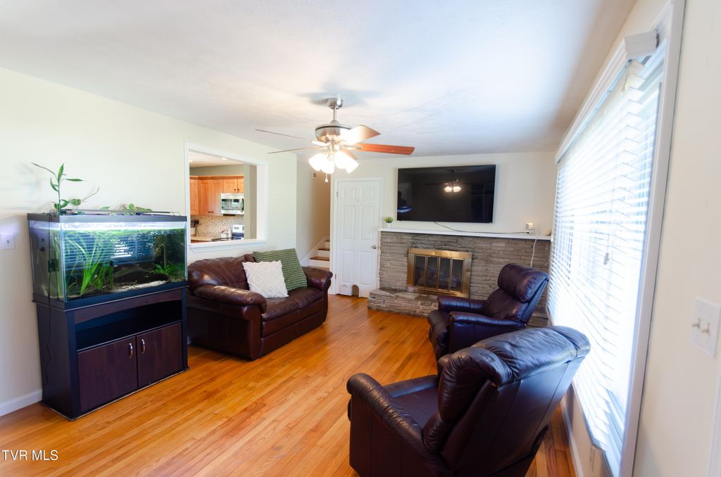 Photo of 712 Old Elizabethton Highway, Bluff City, TN 37618 (MLS # 9983657)