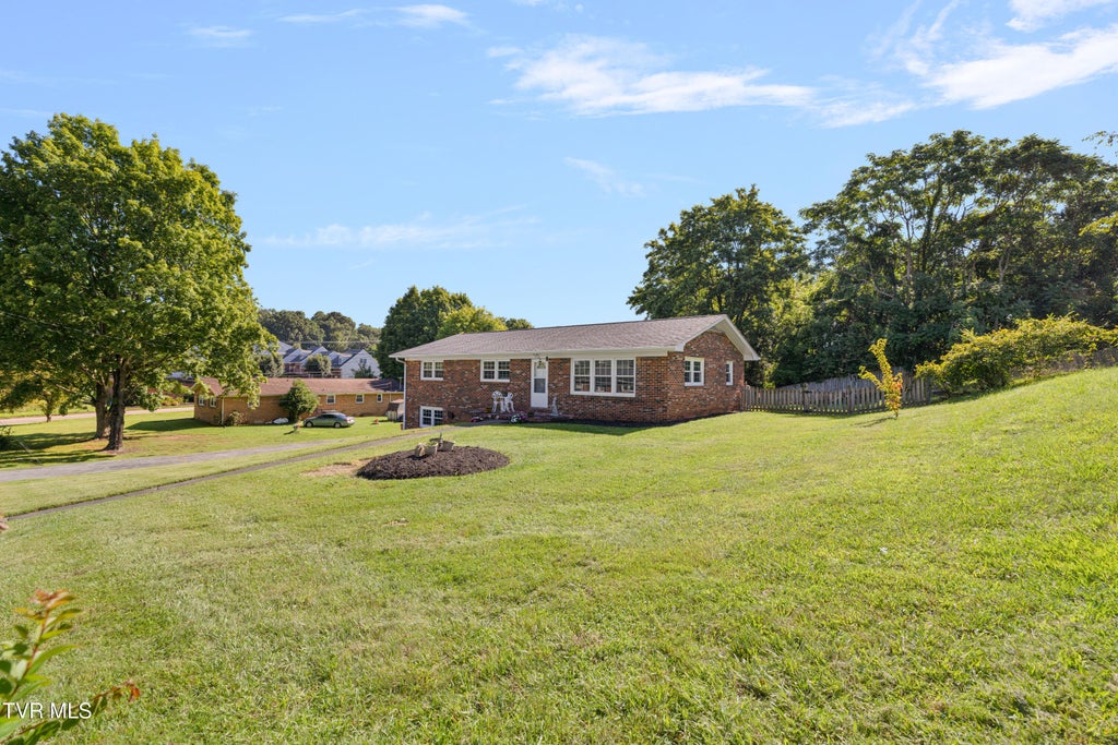 Photo of 1330 Baldridge Drive, Johnson City, TN 37604 (MLS # 9998285)