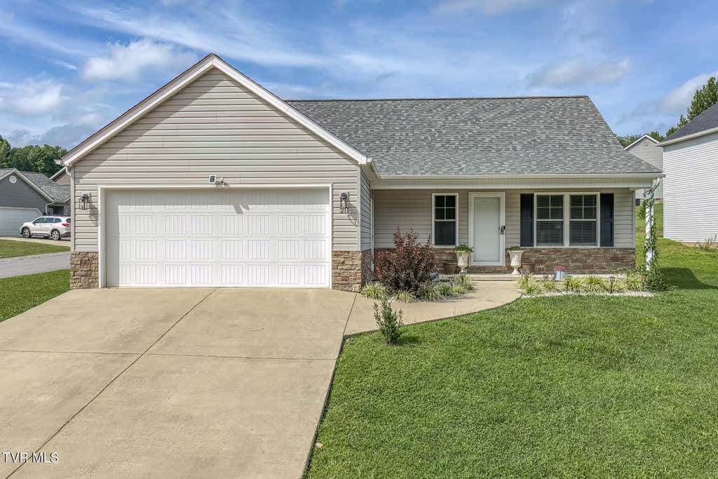 Photo of 211 Brighton Place, Bristol, TN 37620 (MLS # 9999519)