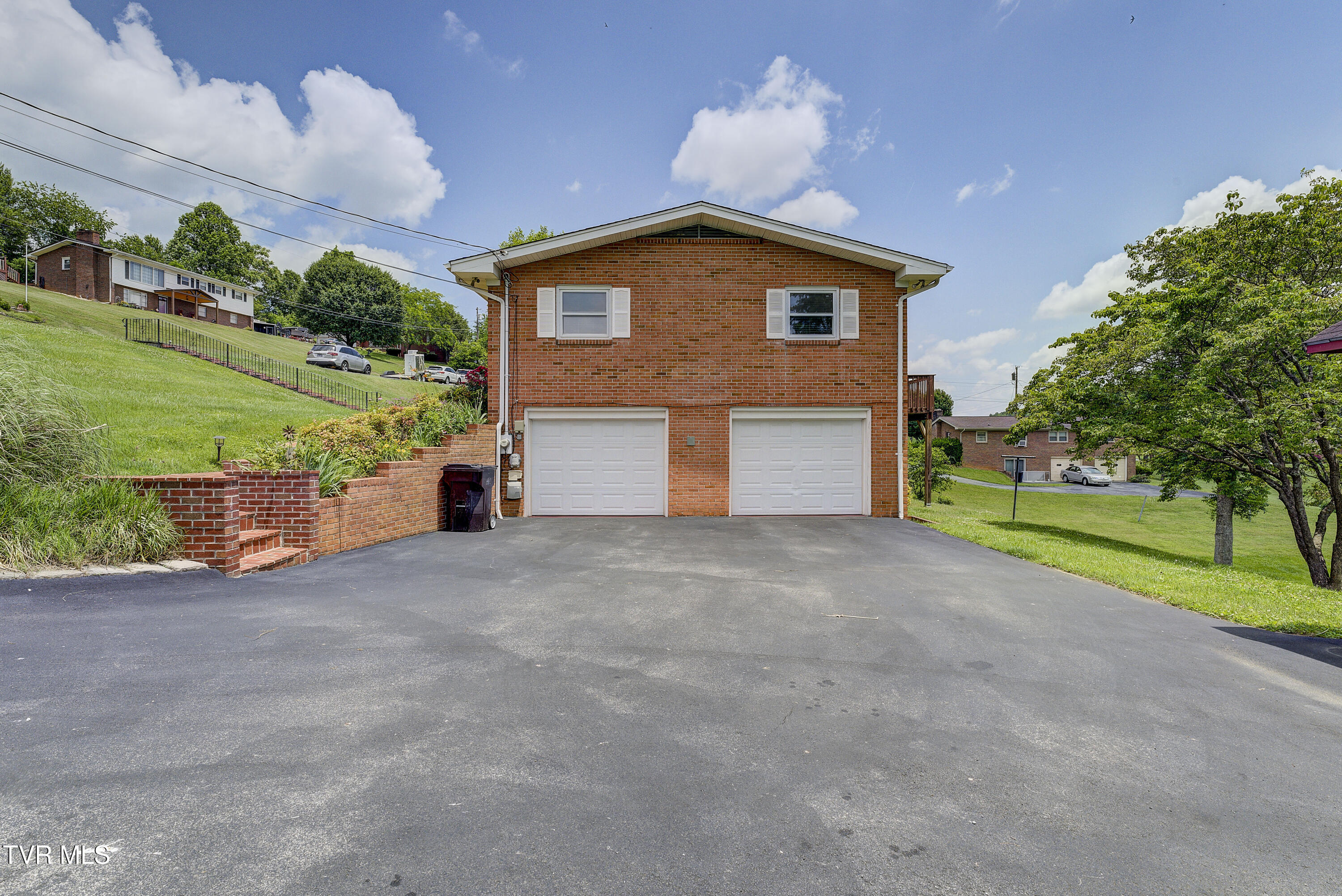 296 Redstone Drive, Bluff City, Tennessee image 8