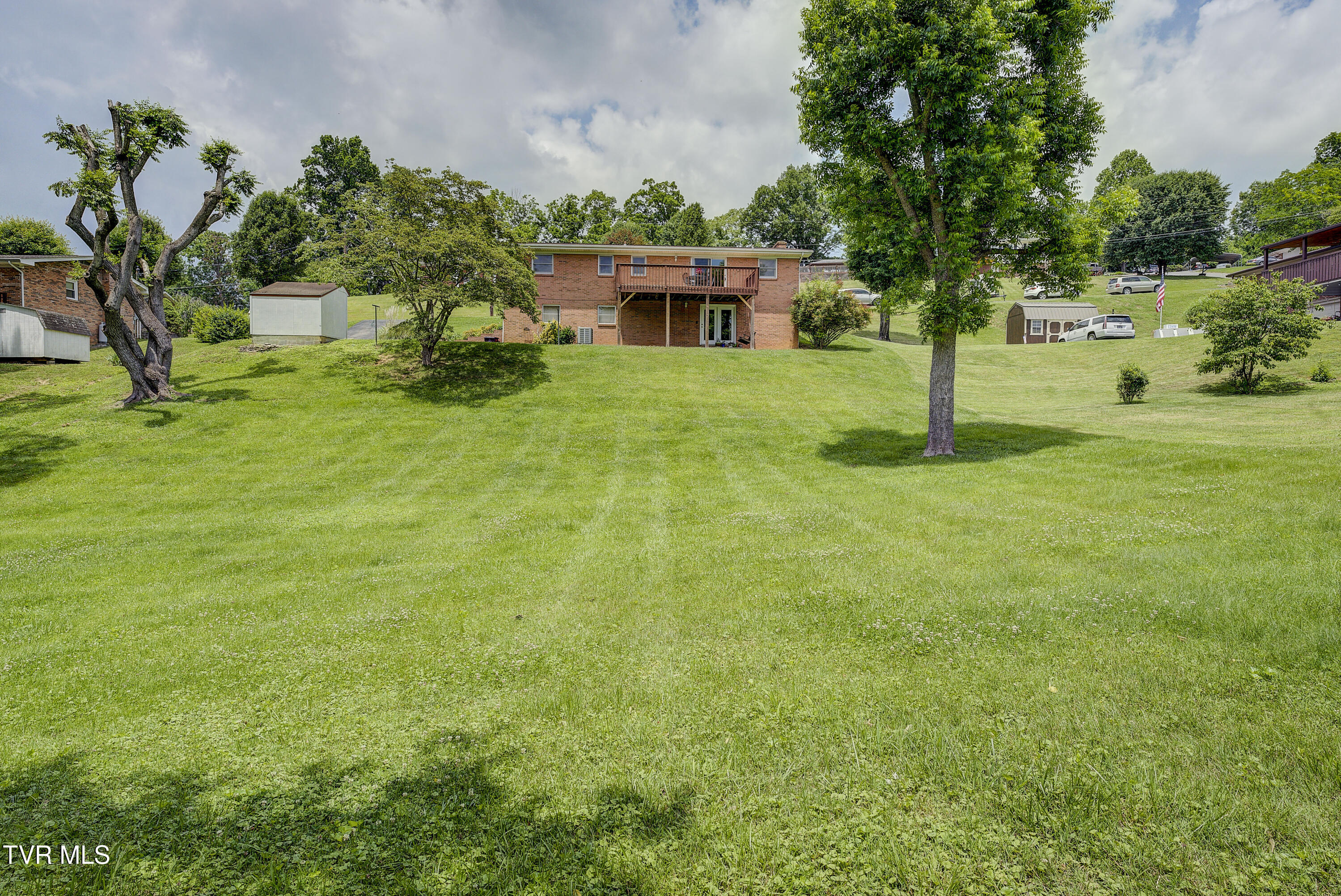 296 Redstone Drive, Bluff City, Tennessee image 4