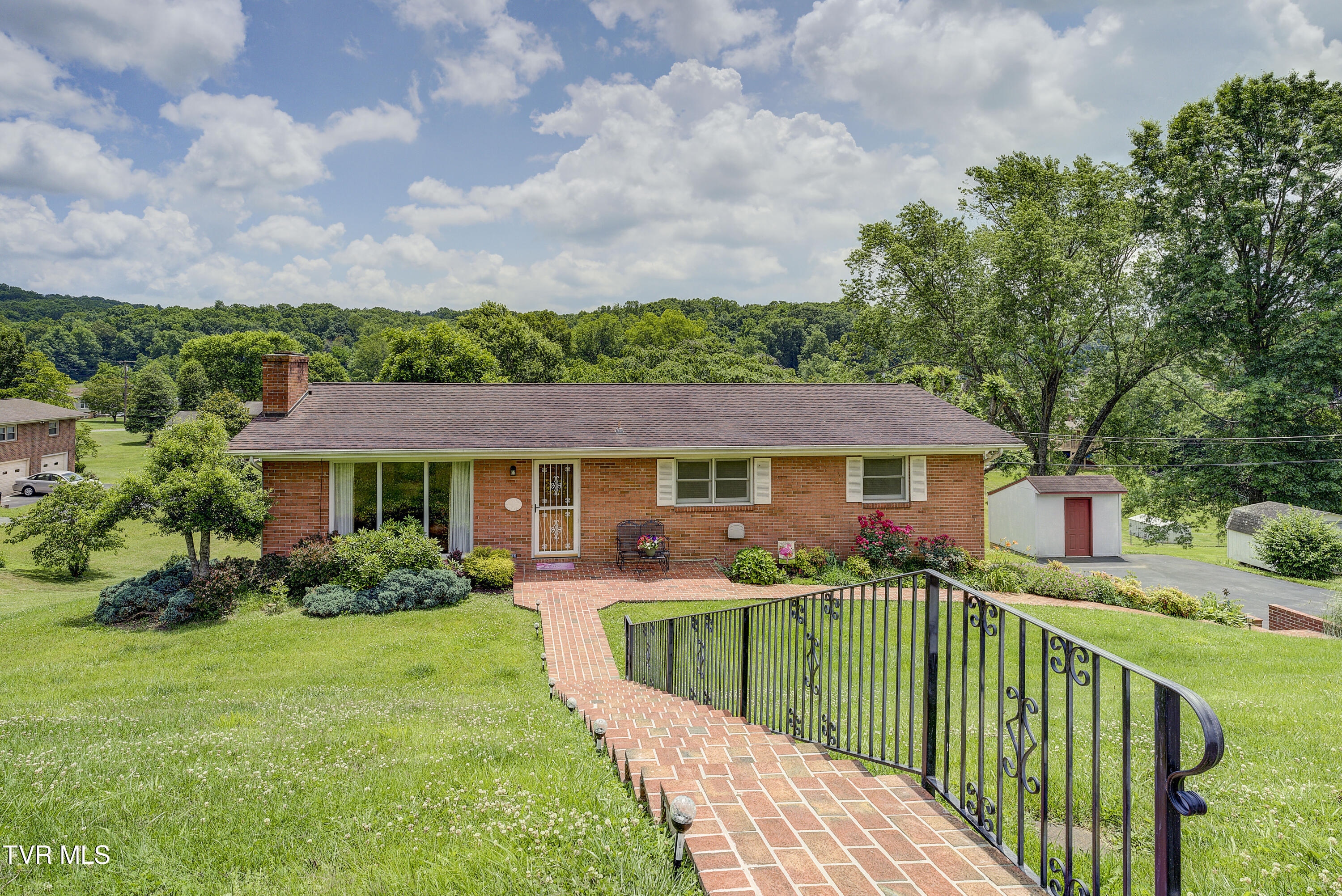 296 Redstone Drive, Bluff City, Tennessee image 1