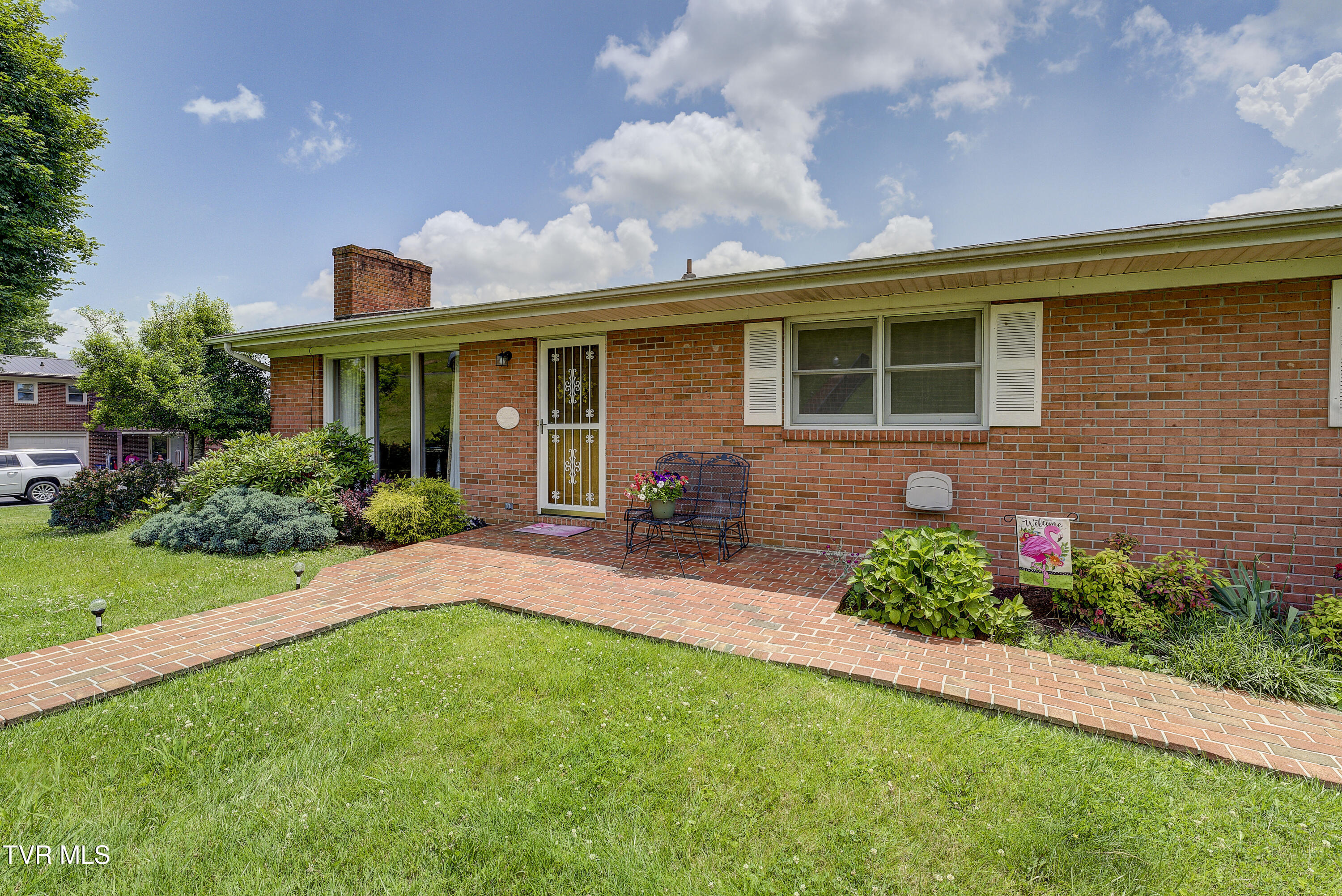 296 Redstone Drive, Bluff City, Tennessee image 9