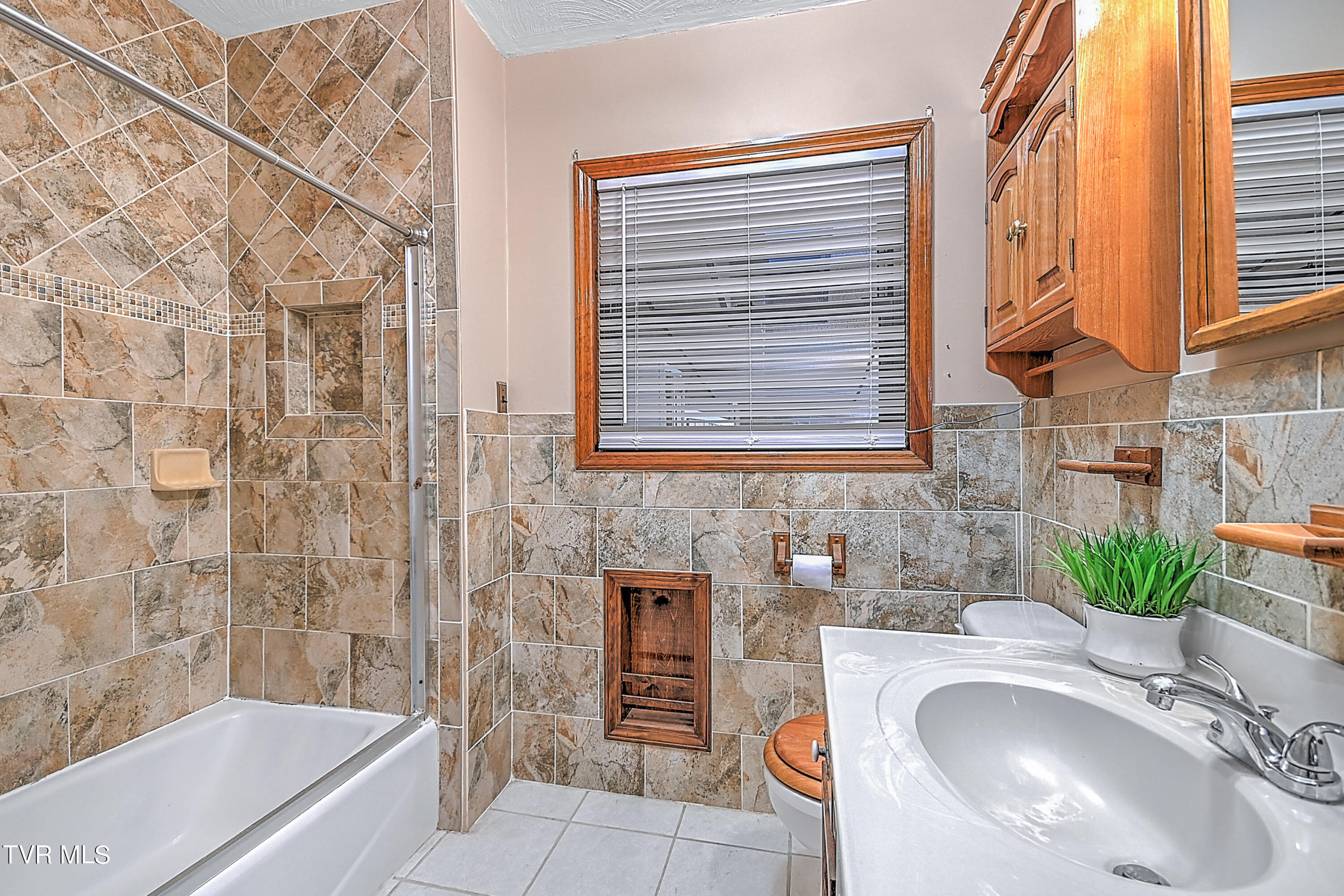 288 Robin Circle, Bristol, Virginia image 34