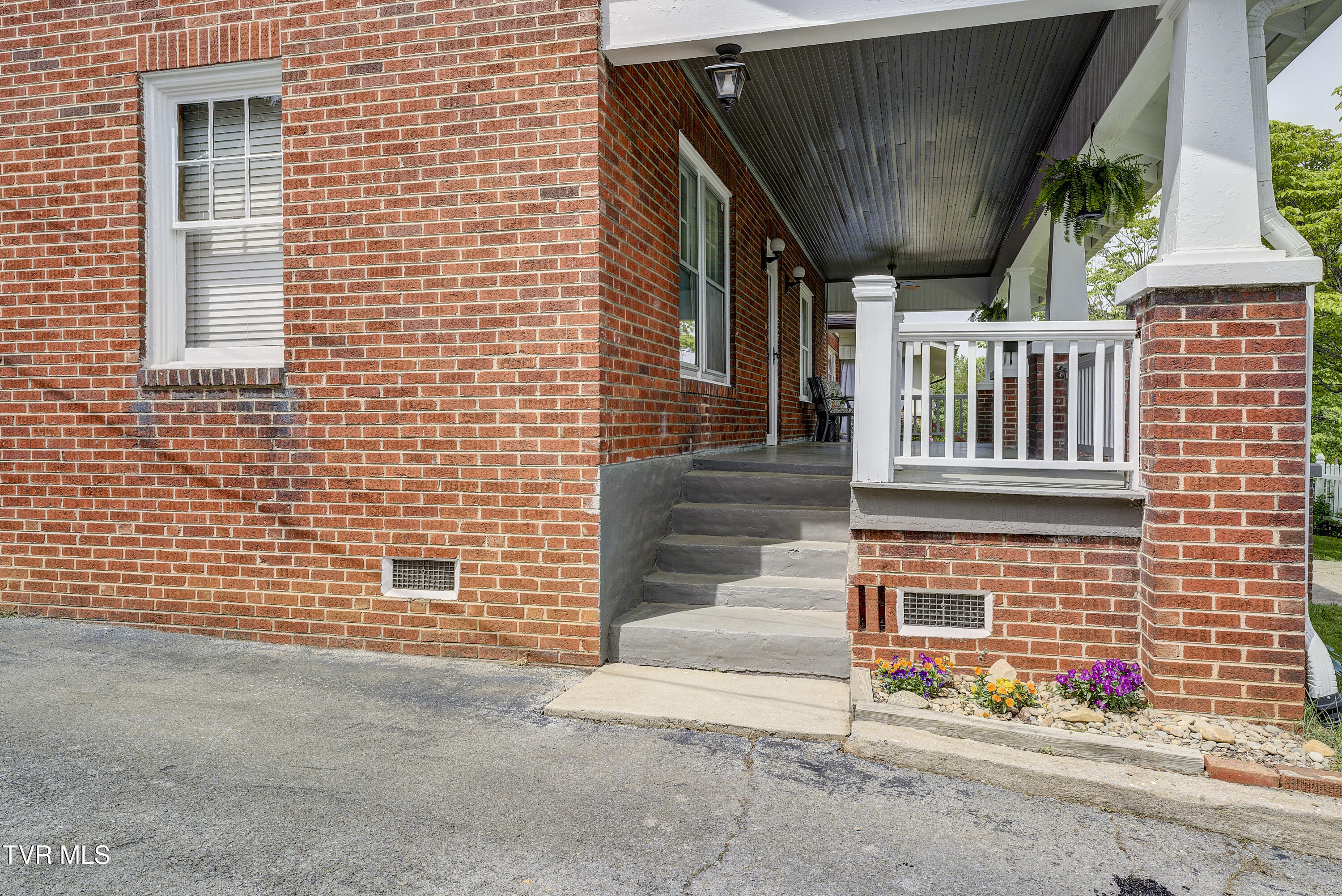 110 I Street, Elizabethton, Tennessee image 6