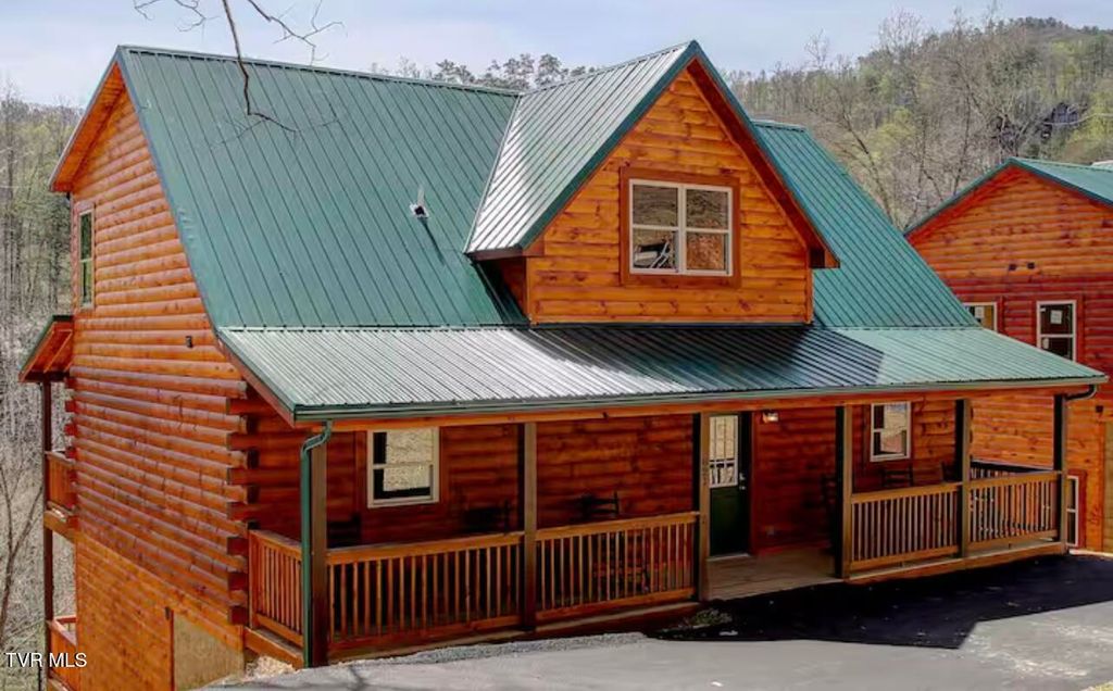 Photo of 821 String Run Way, Pigeon Forge, TN 37863 (MLS # 9981509)