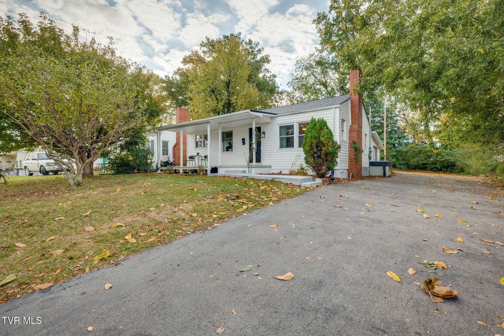 Photo of 617 Lamont Street, Johnson City, TN 37604 (MLS # 9987488)