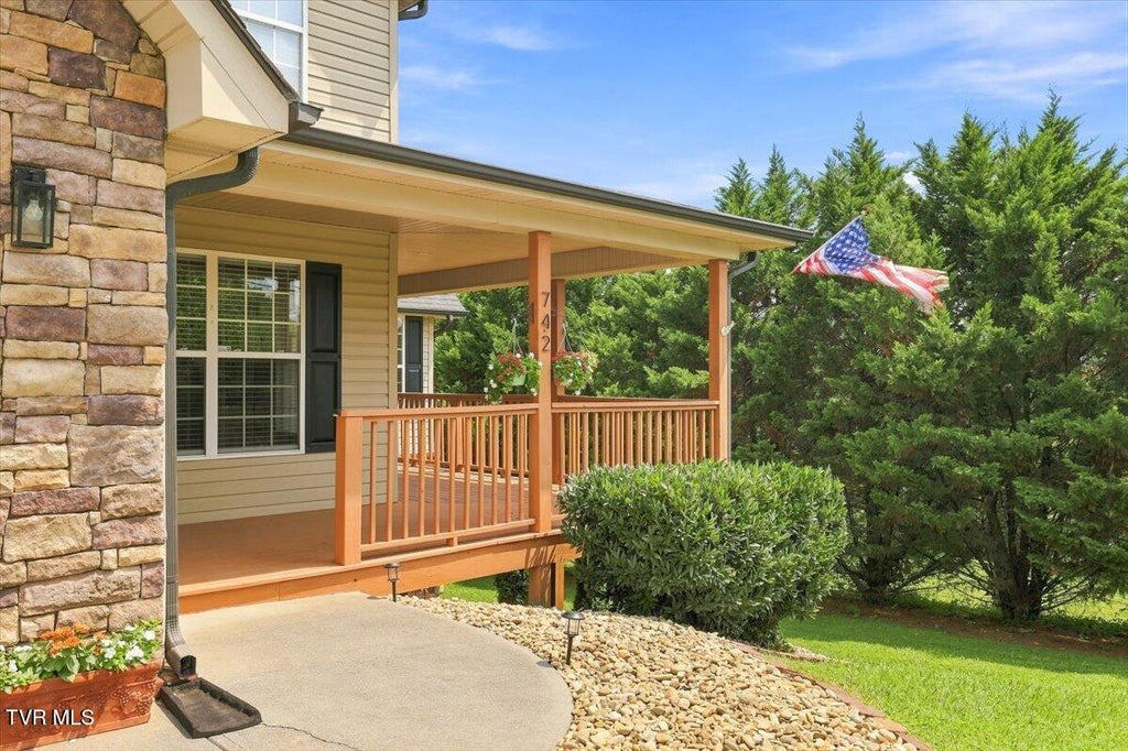 Photo of 742 Bob O Drive, Dandridge, TN 37725 (MLS # 10000156)