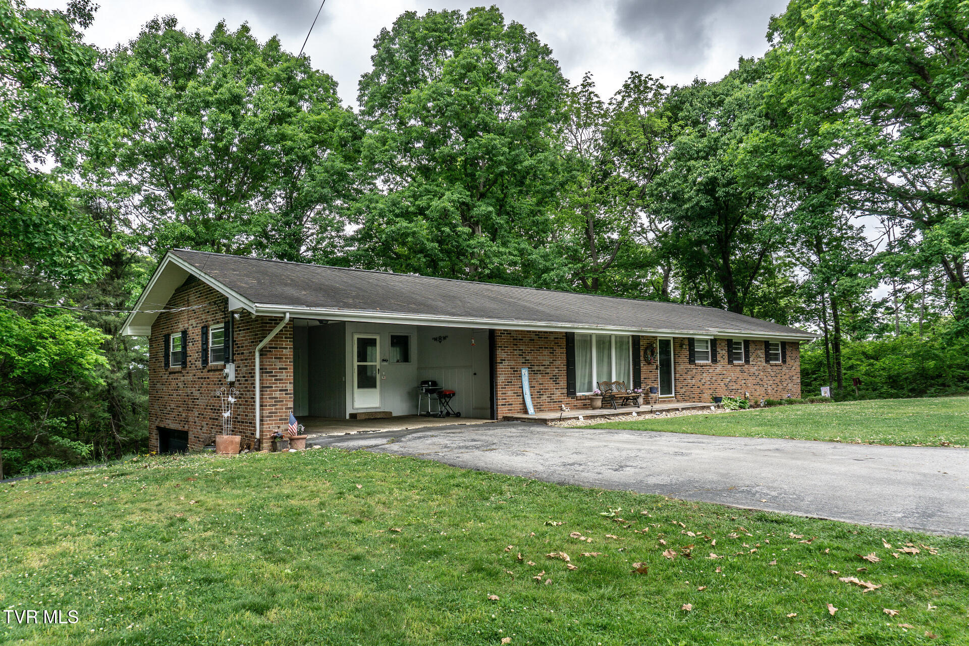 290 Wooded Heights