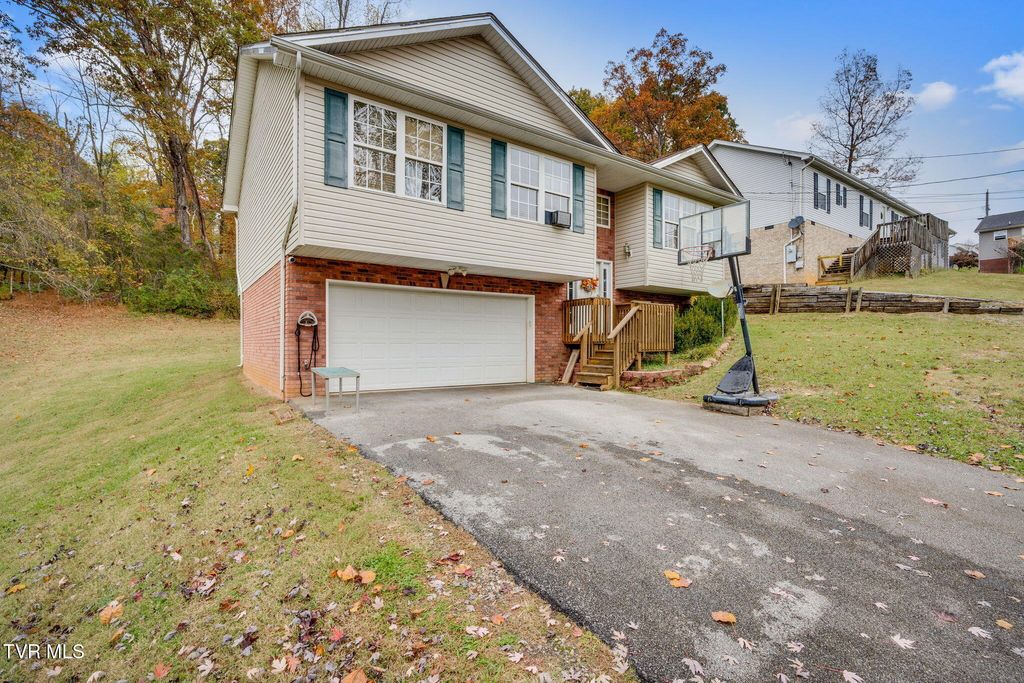 Photo of 1000 Faye Street, Kingsport, TN 37660 (MLS # 9988362)