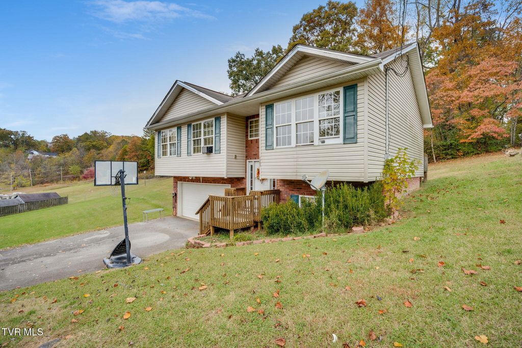 Photo of 1000 Faye Street, Kingsport, TN 37660 (MLS # 9988362)
