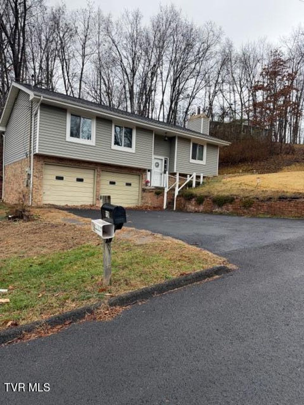 Photo of 226 Shadow Hill Lane, Bristol, VA 24201 (MLS # 9989131)