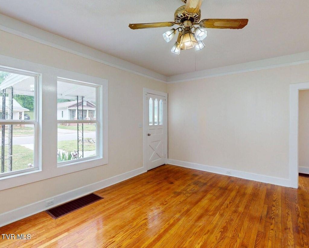 Photo of 508 Irish Street, Greeneville, TN 37745 (MLS # 9995039)