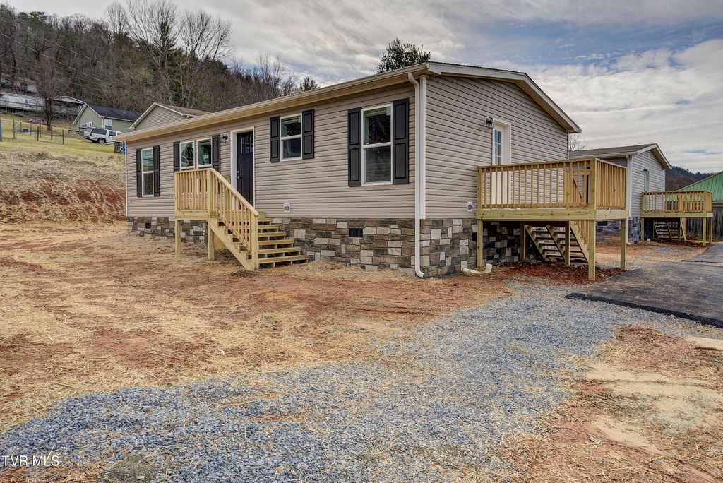 Photo of 202 Florida Avenue, Erwin, TN 37650 (MLS # 9991158)