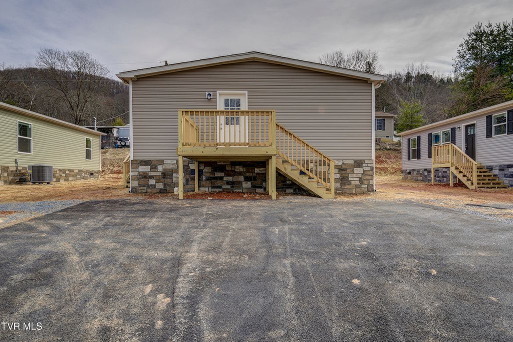 Photo of 202 Florida Avenue, Erwin, TN 37650 (MLS # 9991158)