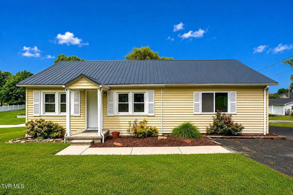 Photo of 1225 Broad Street, Elizabethton, TN 37643 (MLS # 9997372)