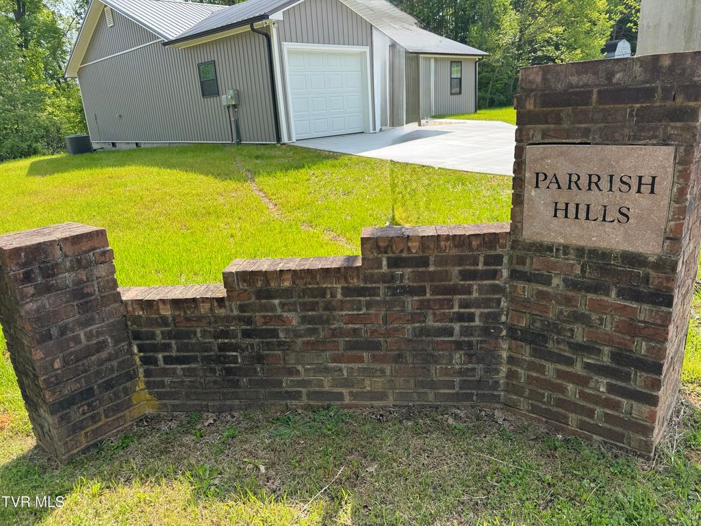 Photo of 6 Parrish Drive, Greeneville, TN 37743 (MLS # 9996202)