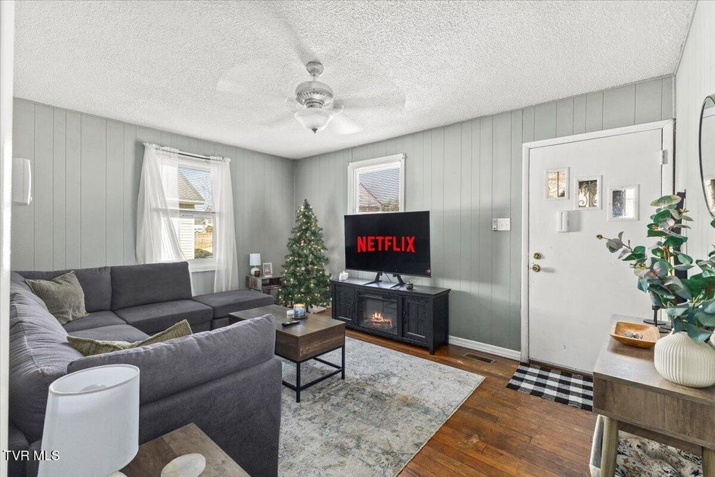 Photo of 1014 Myrtle Street, Kingsport, TN 37660 (MLS # 9989586)