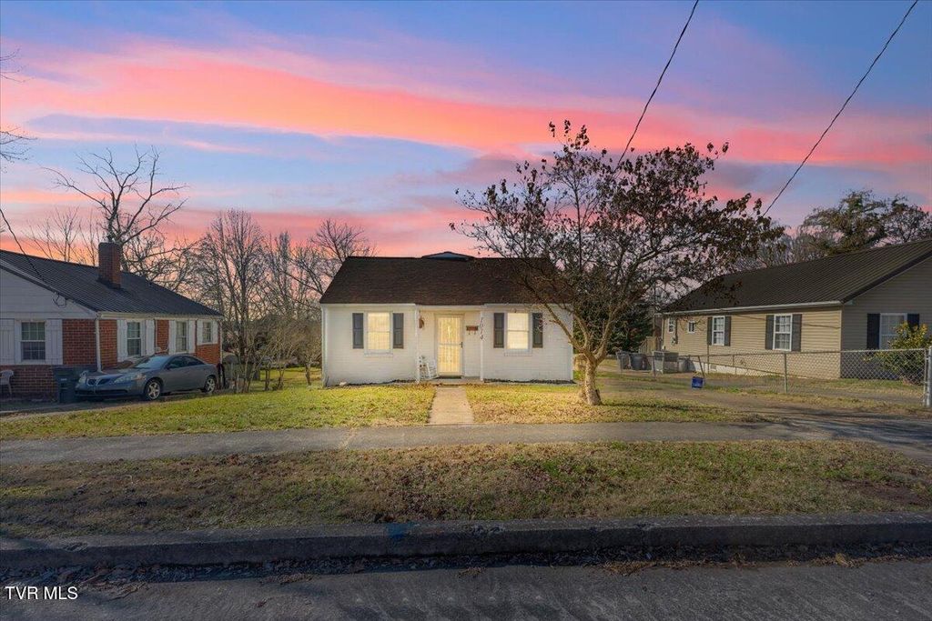 Photo of 1014 Myrtle Street, Kingsport, TN 37660 (MLS # 9989586)