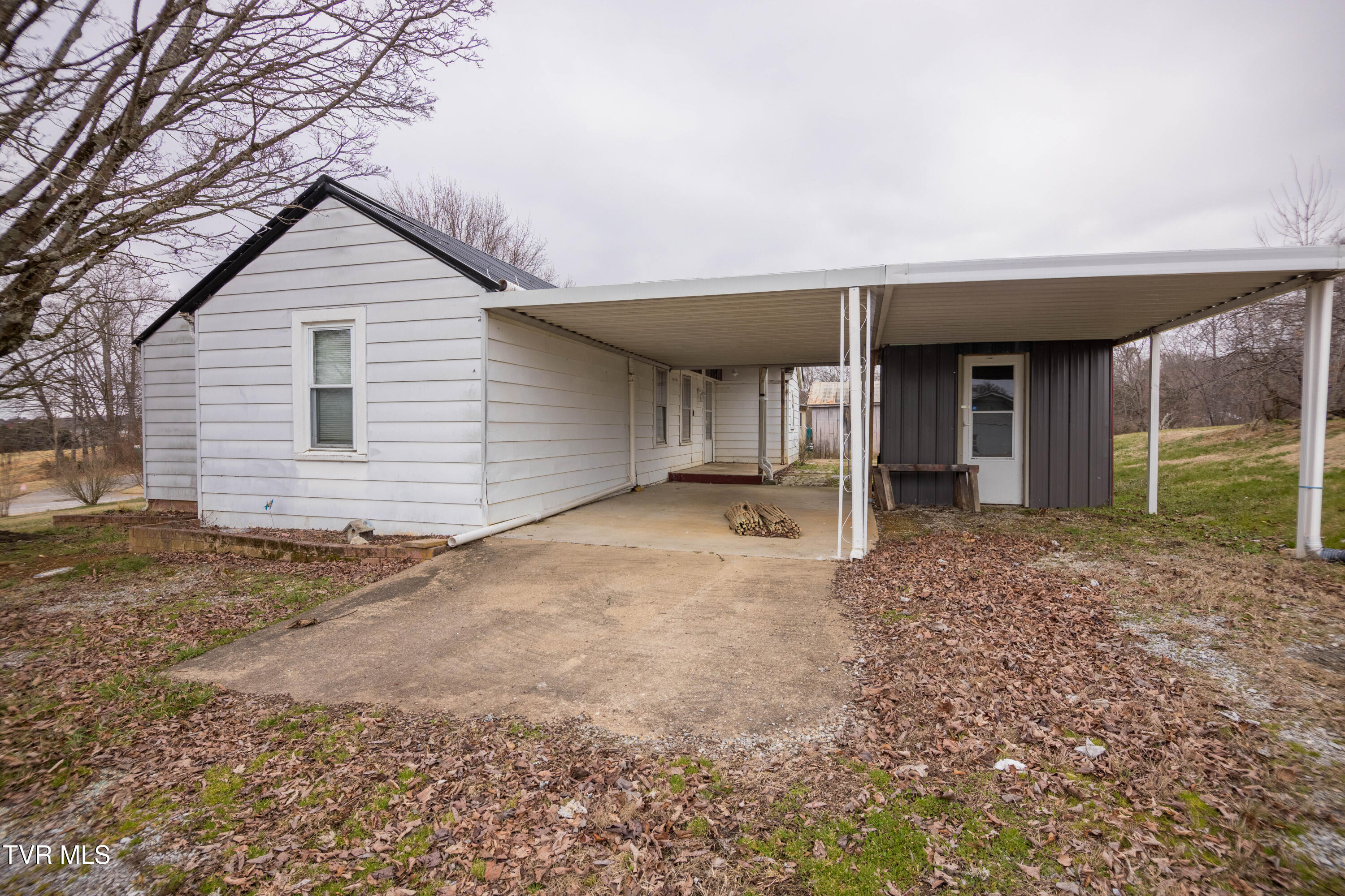 7958 Blue Springs Parkway