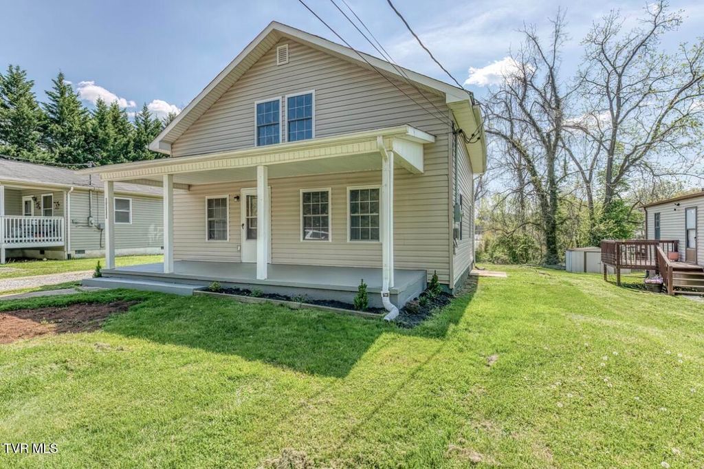 Photo of 1111 Lowell Street, Johnson City, TN 37601 (MLS # 9993803)