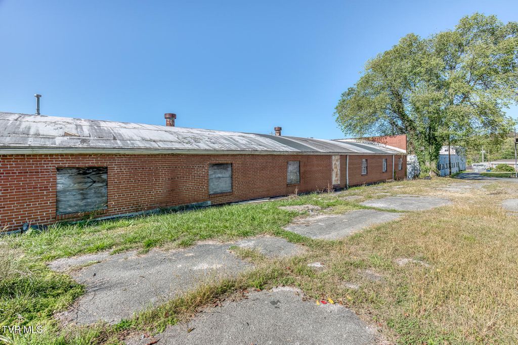 Photo of 129 Greenway Avenue, Marion, VA 24354 (MLS # 9986946)