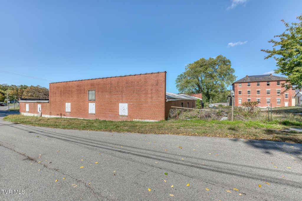 Photo of 129 Greenway Avenue, Marion, VA 24354 (MLS # 9986946)