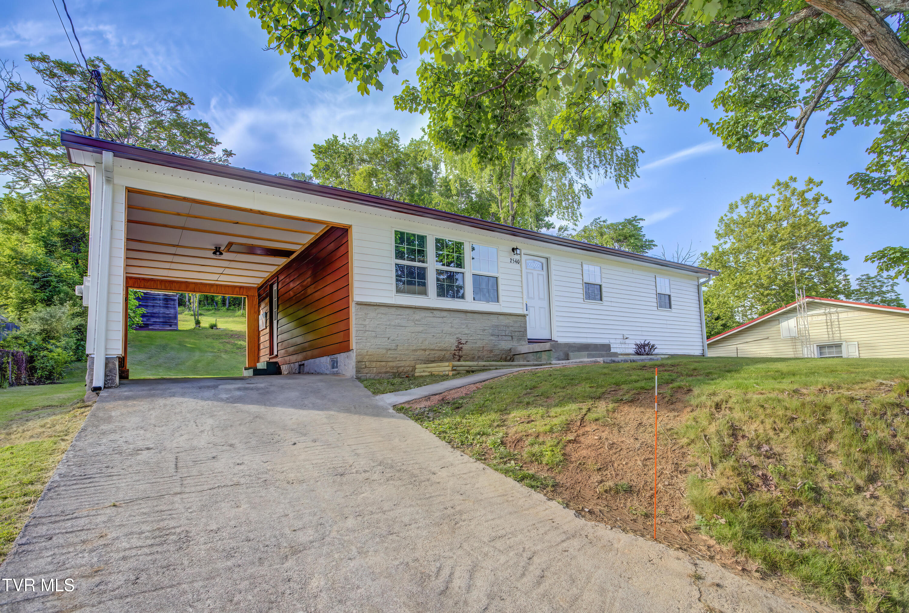 2540 Volunteer Parkway, Bristol, Tennessee image 1