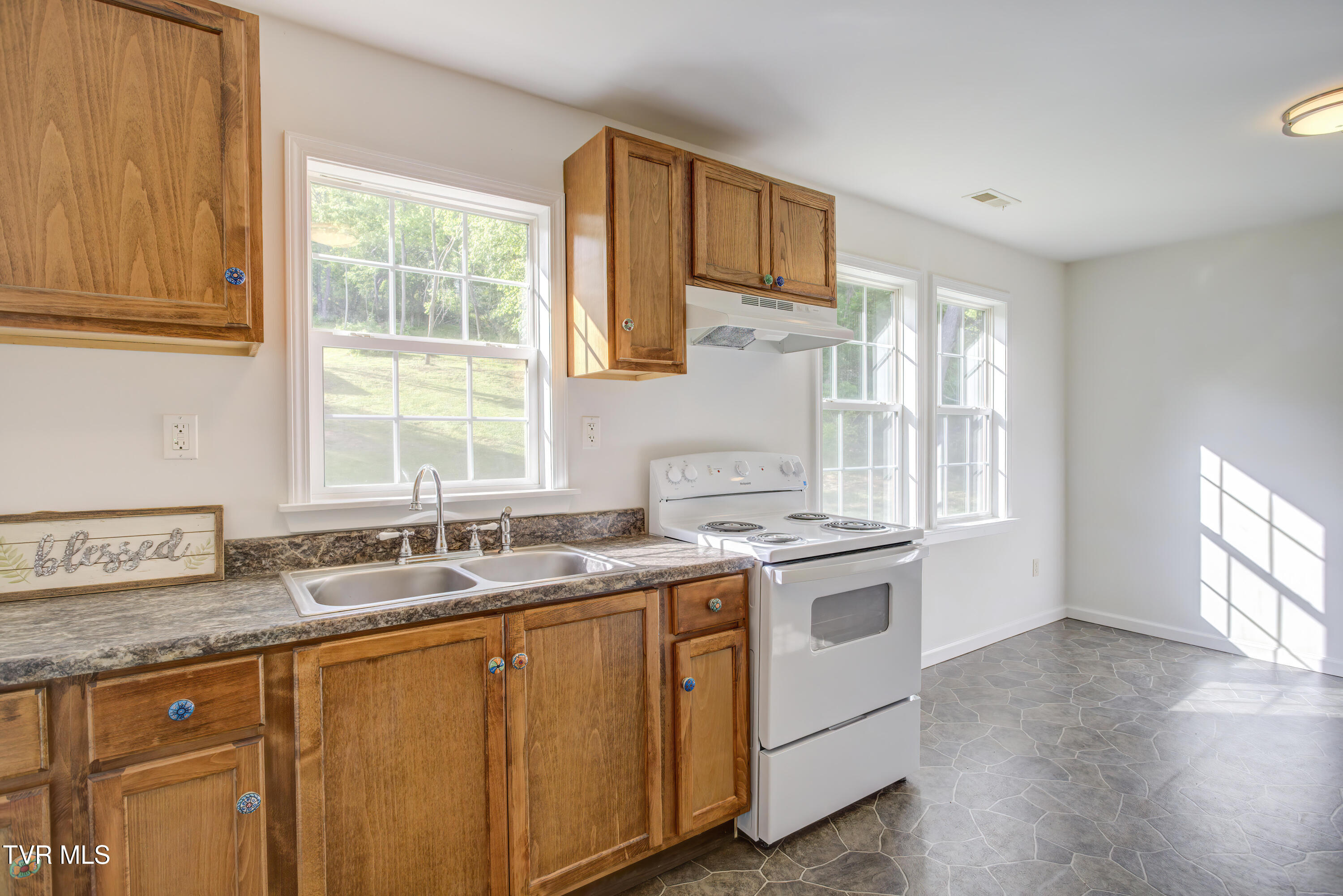 2540 Volunteer Parkway, Bristol, Tennessee image 13