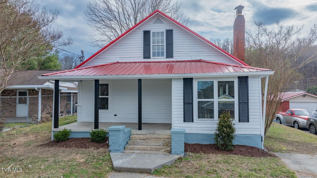 Photo of 1310 Saint Louis St Street, Johnson City, TN 37601 (MLS # 9989960)