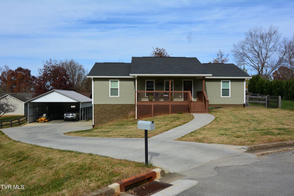 Photo of 144 Maple Crest, Greeneville, TN 37743 (MLS # 9990212)