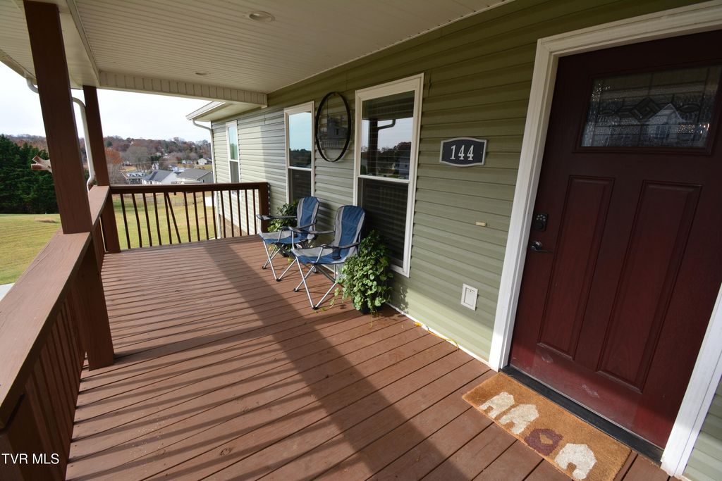 Photo of 144 Maple Crest, Greeneville, TN 37743 (MLS # 9990212)