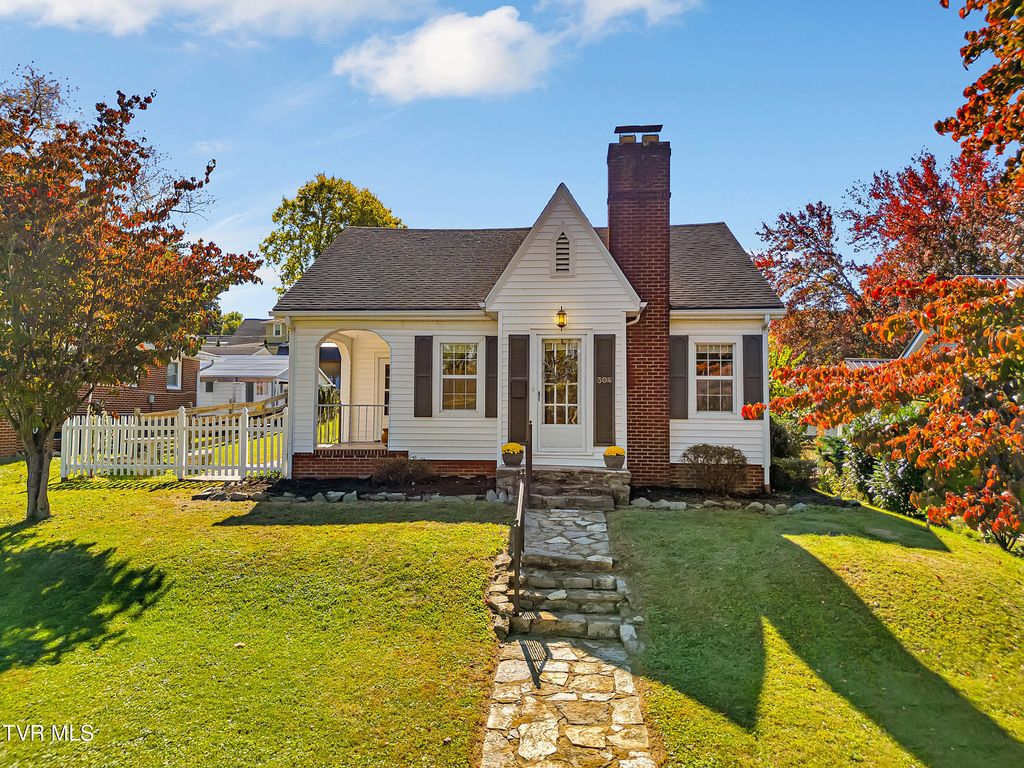 Photo of 304 H Street, Elizabethton, TN 37643 (MLS # 9987245)