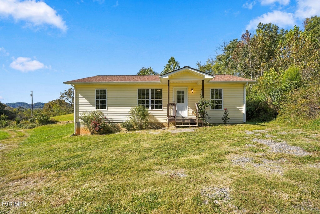 Photo of 2549 Weaver Pike Pike, Bristol, TN 37620 (MLS # 10002434)