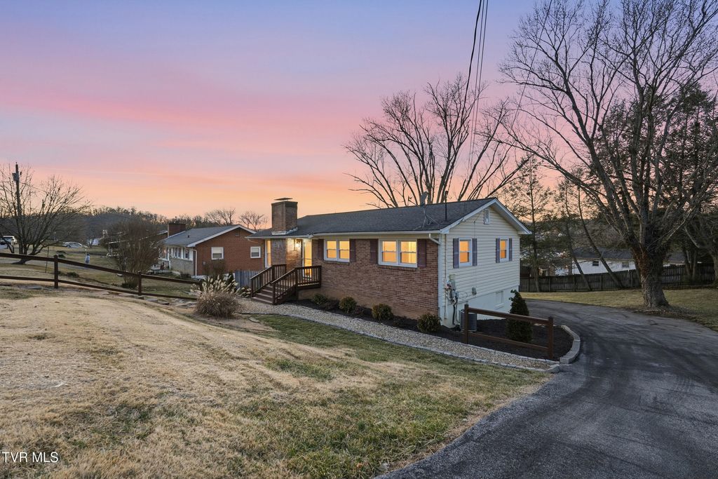 Photo of 404 Merriewood Drive, Bristol, TN 37620 (MLS # 9991333)
