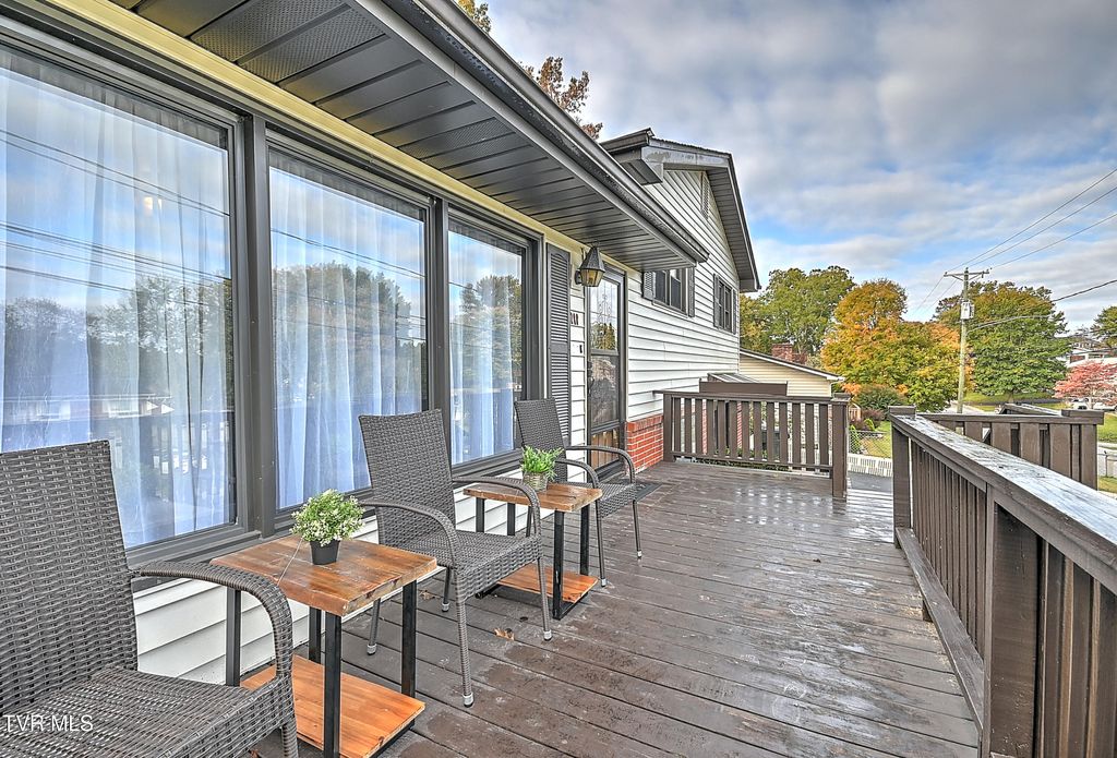 Photo of 288 Robin Circle, Bristol, VA 24202 (MLS # 9984696)