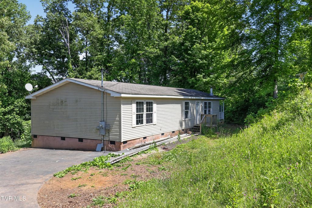 Photo of 109 Daniel Lane, Elizabethton, TN 37643 (MLS # 9995888)