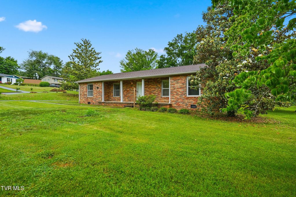 Photo of 1 Hastings Court, Johnson City, TN 37604 (MLS # 9995900)