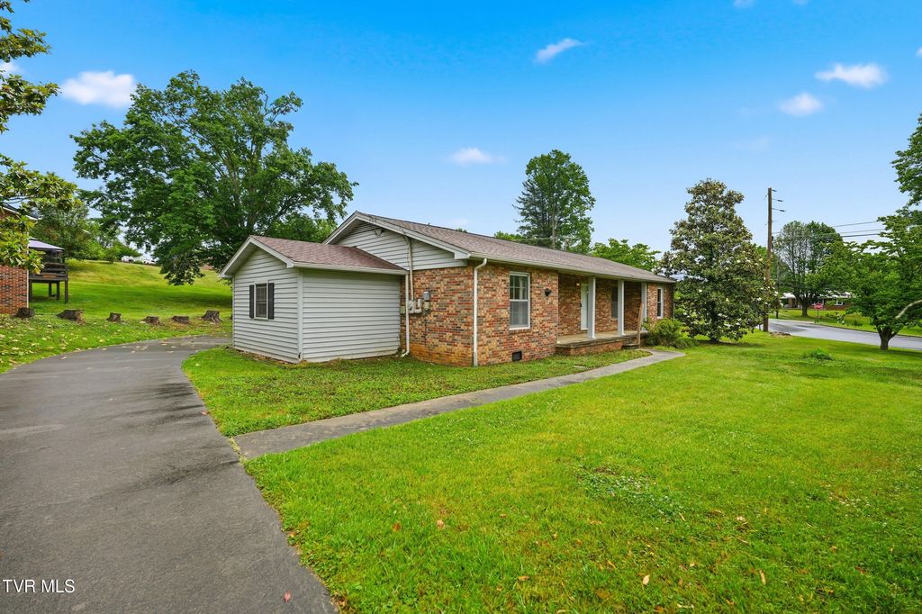 Photo of 1 Hastings Court, Johnson City, TN 37604 (MLS # 9995900)