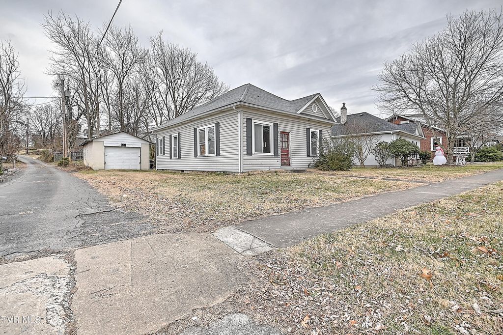 Photo of 714 Watauga Street, Kingsport, TN 37660 (MLS # 9989908)