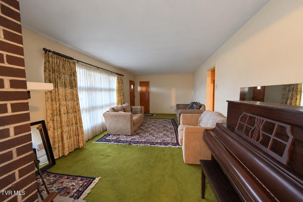 Photo of 870 Falcon Drive, Abingdon, VA 24210 (MLS # 10002562)