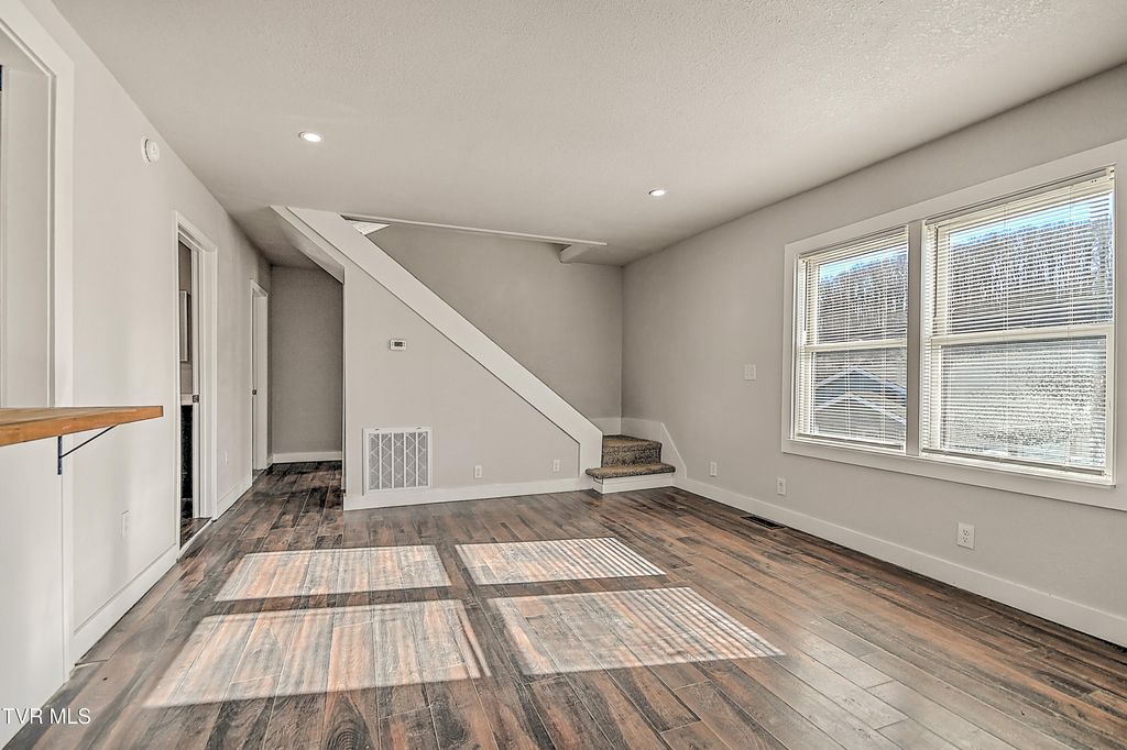 Photo of 488 Virgil Avenue, Kingsport, TN 37665 (MLS # 9989358)