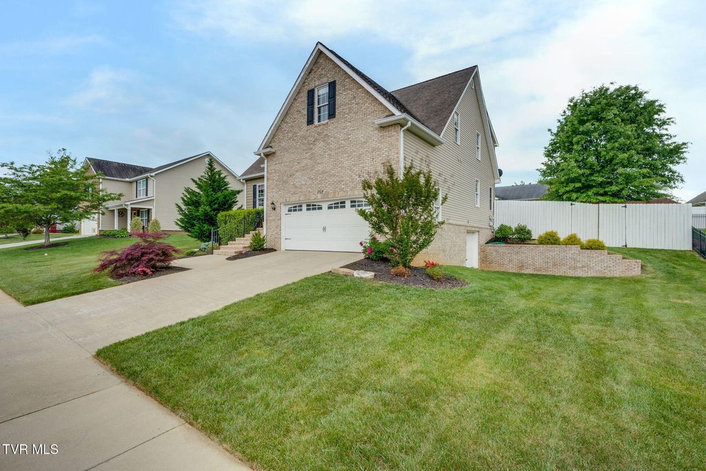 Photo of 364 Jessicas Way, Johnson City, TN 37615 (MLS # 9994689)