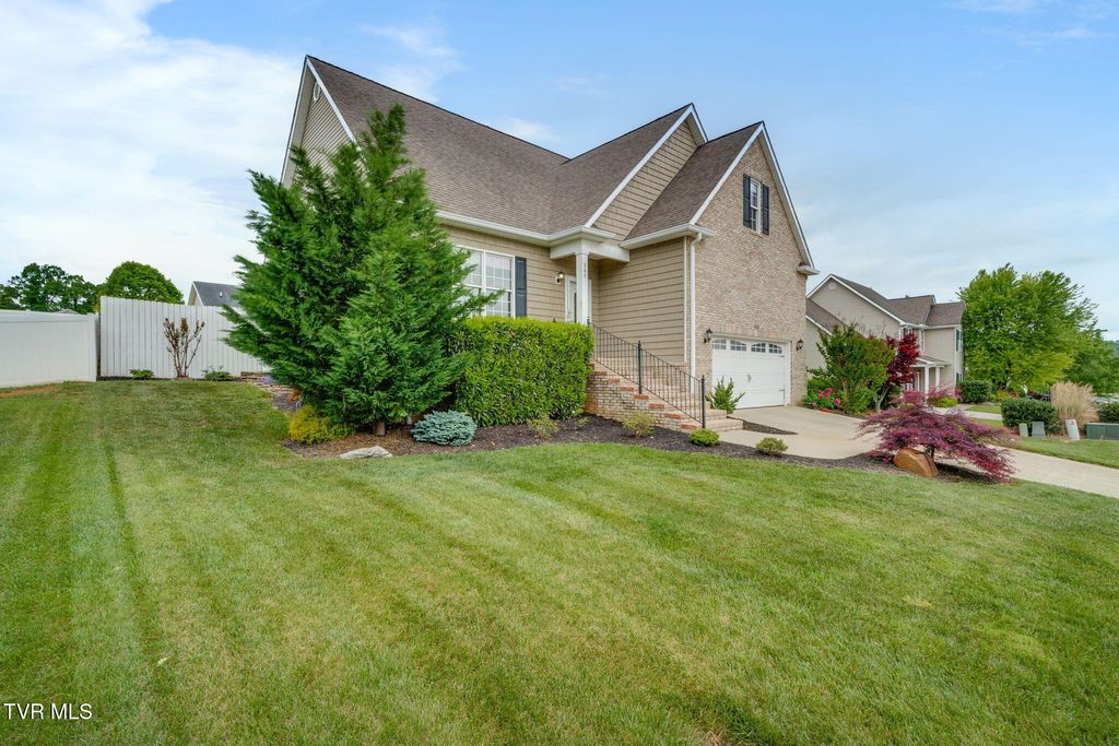 Photo of 364 Jessicas Way, Johnson City, TN 37615 (MLS # 9994689)