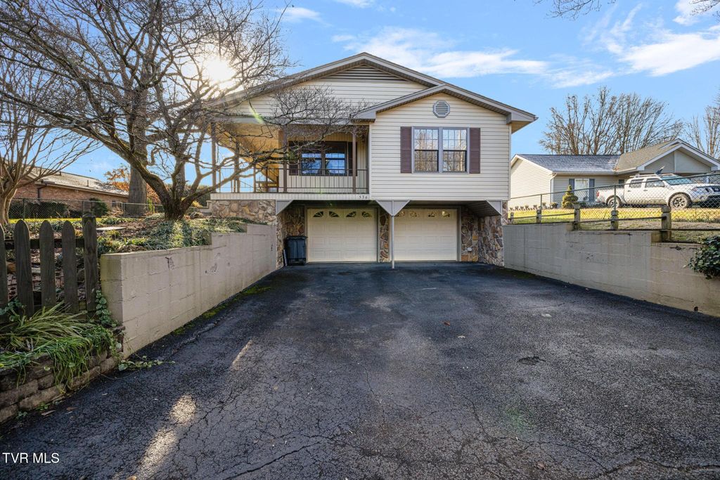 Photo of 536 Mayfield Avenue, Kingsport, TN 37665 (MLS # 9989205)