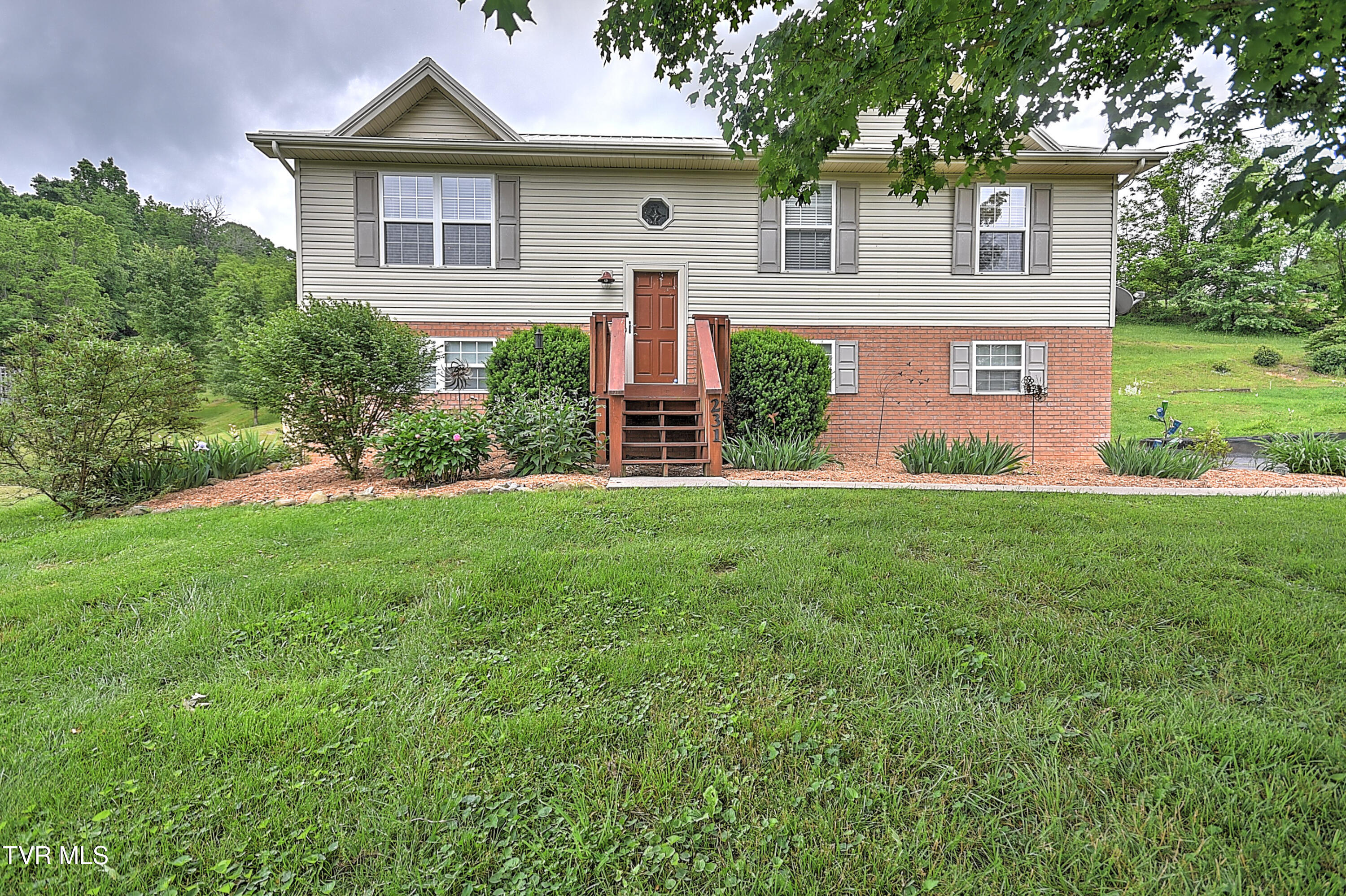 231 Maple Ridge Drive, Jonesborough, Tennessee image 1