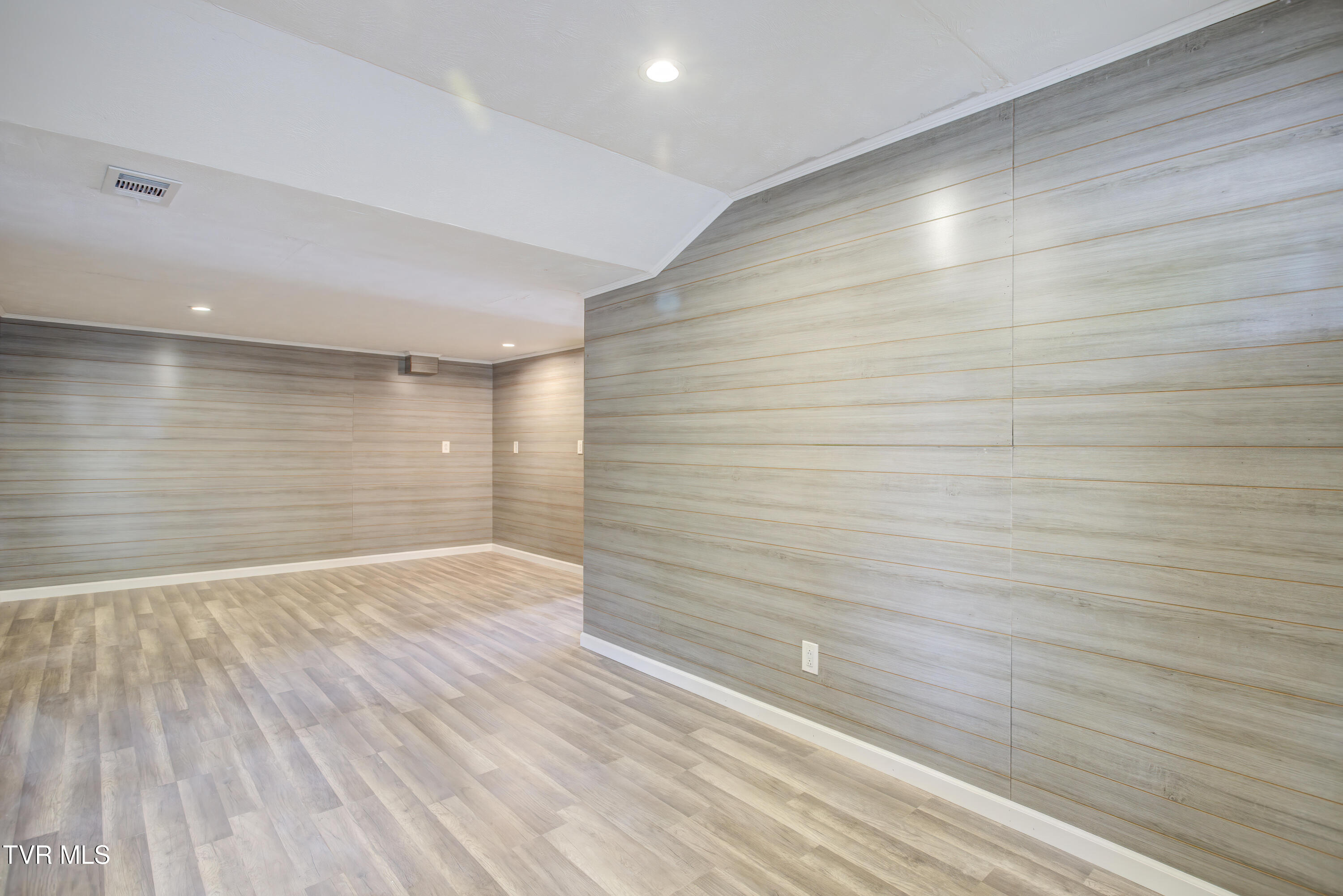 360 Boone Lake Circle, Bluff City, Tennessee image 35