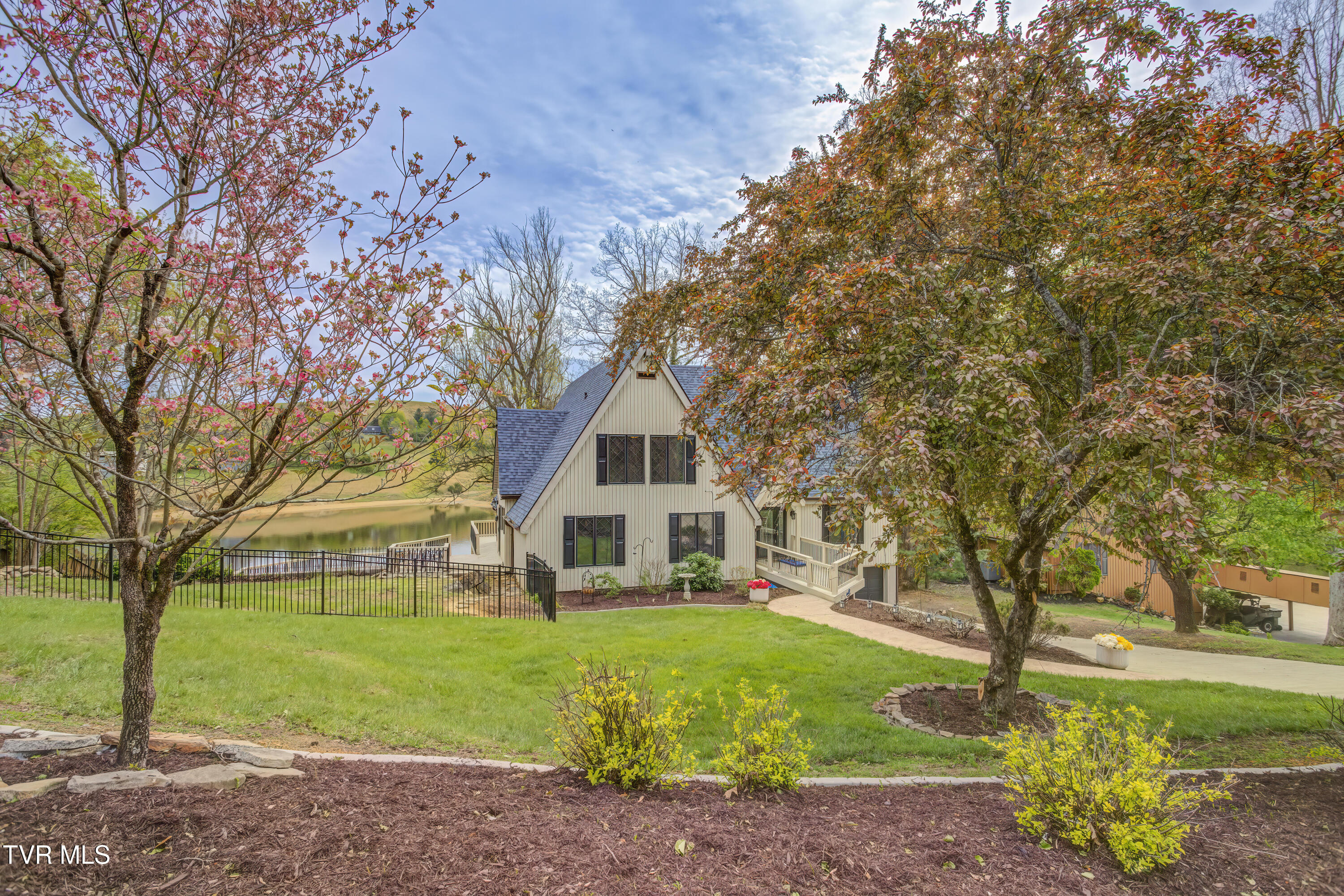 360 Boone Lake Circle, Bluff City, Tennessee image 49